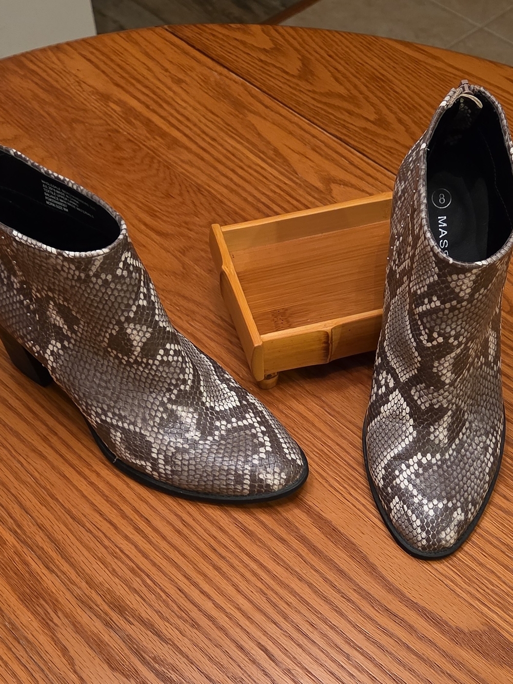 Massini Nora Women's Gray Black Snake Print Ankle Bootie Round Toe Zip 8M